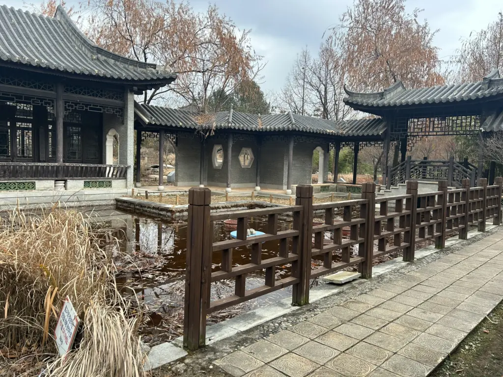 풍경을 조각하는 프레임, 당신의 방엔 어떤 창이 있나요