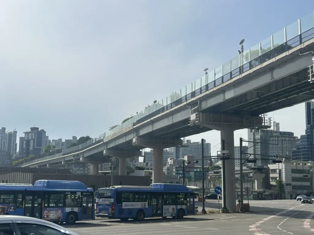 시선이 뒤집히는 길, ECC와 서울로7017
